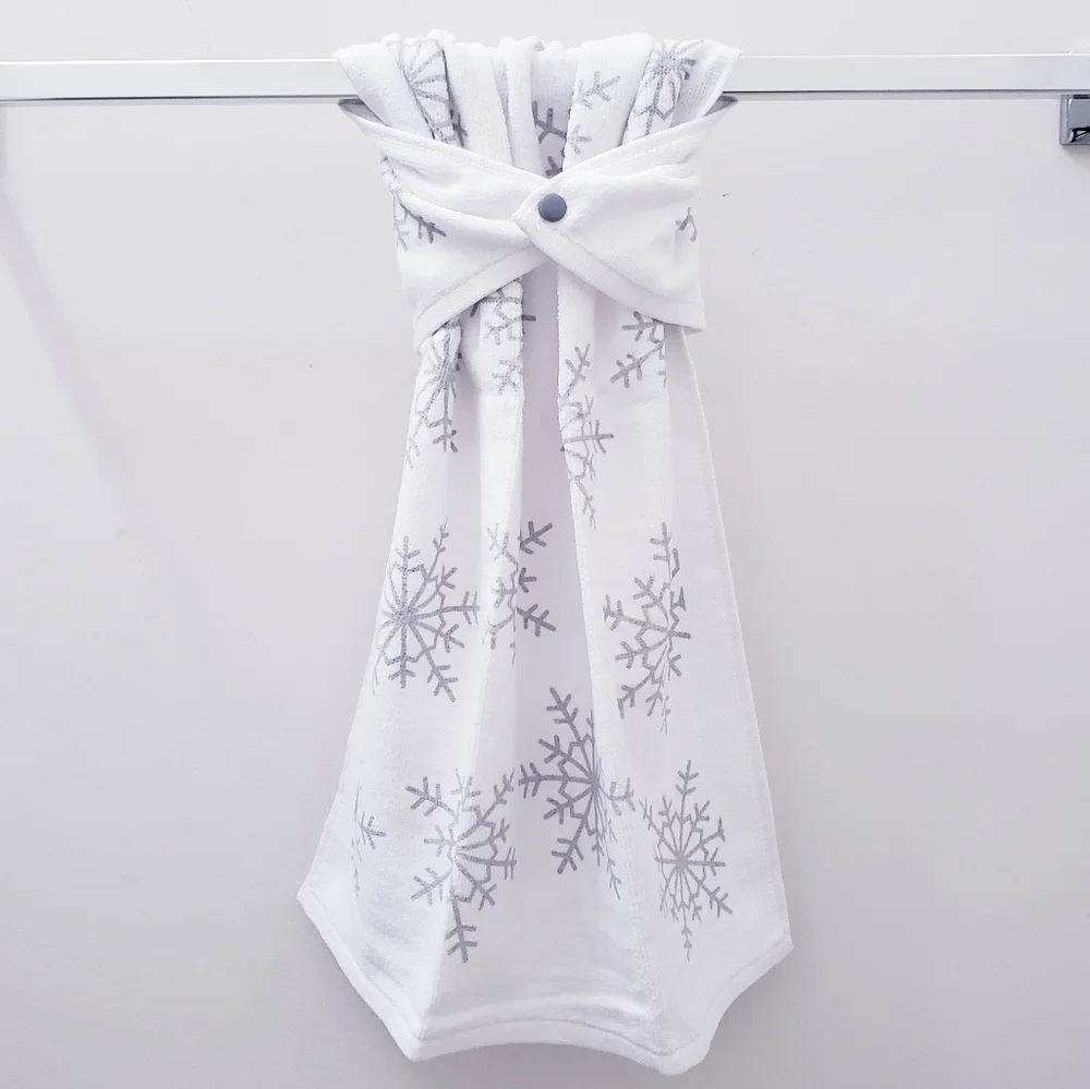 🆒️#0978-B ●NEW! Gray Snowflakes on White bkground Hang'N'Snap Towel GRAY SNAP